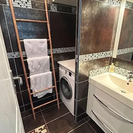 Maisonnette Climatisee A 10 M De La De La Peguiere *