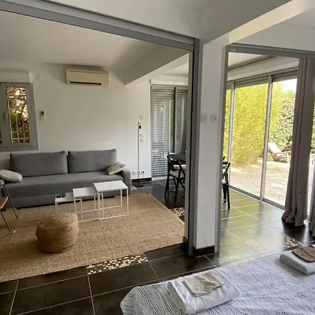 Maisonnette Climatisee A 10 M De La De La Peguiere Apartman