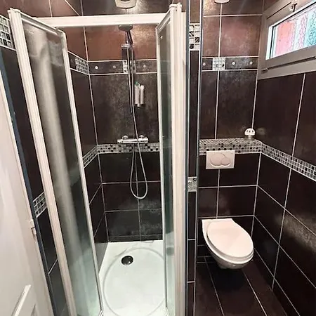 Maisonnette Climatisee A 10 M De La De La Peguiere شقة