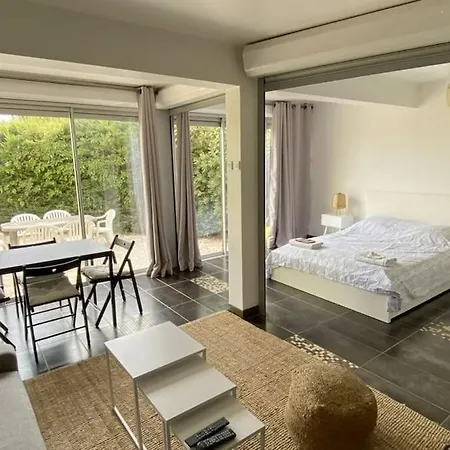 Maisonnette Climatisee A 10 M De La De La Peguiere شقة *